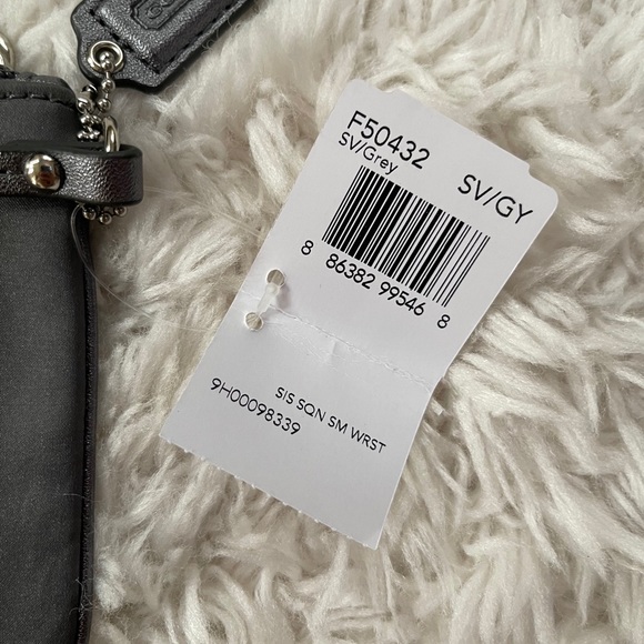 Coach Bag | Small Sequin Wristlet - Picture 6 of 8